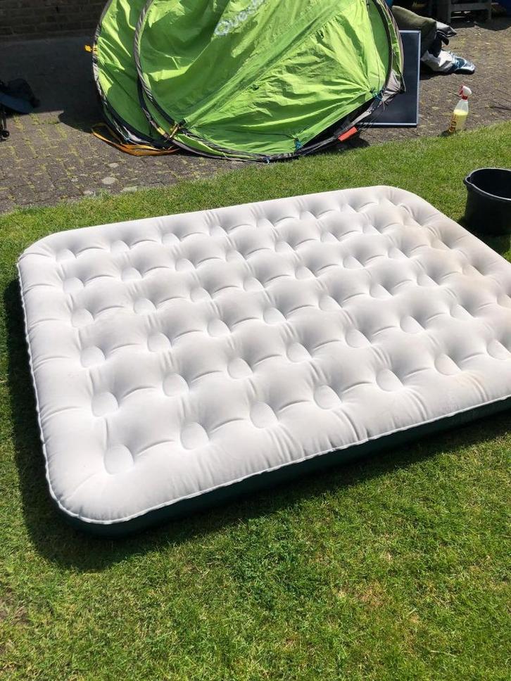 CAMPING MATERIAAL LUCHTMATRAS STOEL  TENT, Caravans en Kamperen, Tenten, tot en met 4, Zo goed als nieuw, Ophalen of Verzenden