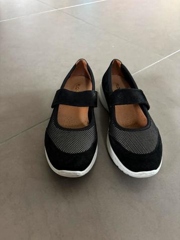 Zomerschoenen met aanpasbare zolen maat 37 beschikbaar voor biedingen
