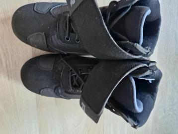 Vend botte moto pour femme  beschikbaar voor biedingen