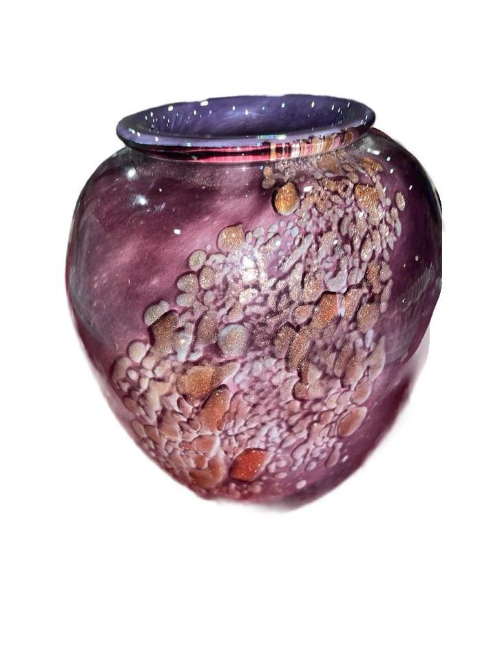 Vase en Verre Mauve Irisé Signé Dorure Interne à Identifier, Antiquités & Art, Antiquités | Verre & Cristal, Enlèvement ou Envoi