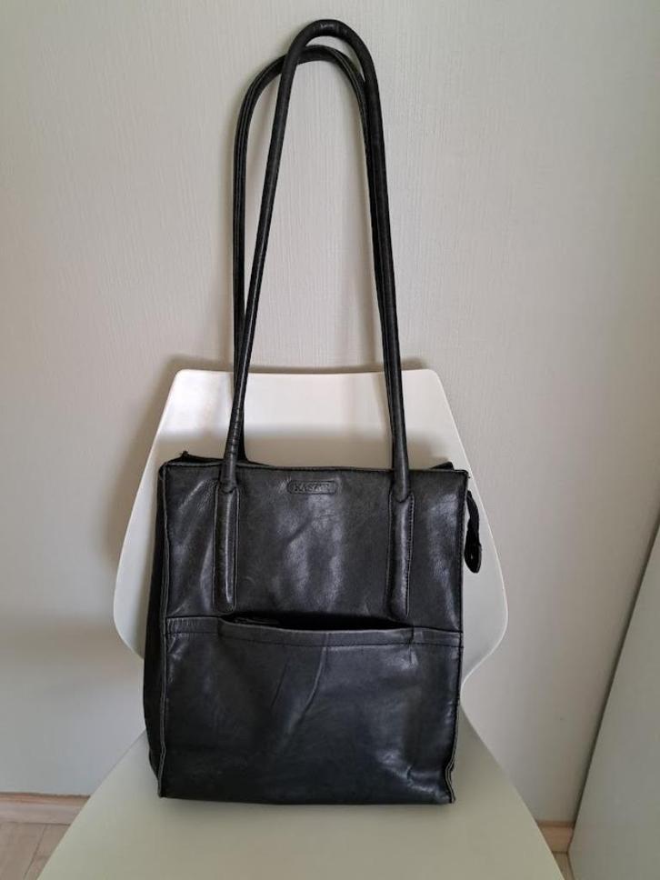 Zwarte schoudertas "Kaszer", Handtassen en Accessoires, Tassen | Schoudertassen, Gebruikt, Ophalen of Verzenden