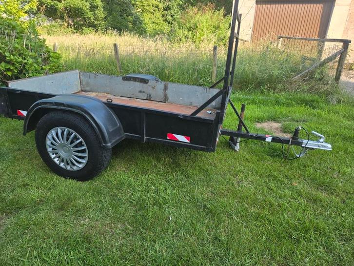 Trops peut d'utilité vend bonne remorque solide. Bien lire, Autos : Divers, Remorques, Utilisé, Enlèvement ou Envoi