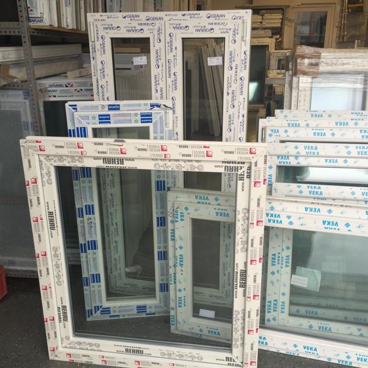 Uitbevoorrading van PVC-kozijnen en deuren grote voorraad, Doe-het-zelf en Bouw, Deuren en Vliegenramen, Nieuw, Ophalen