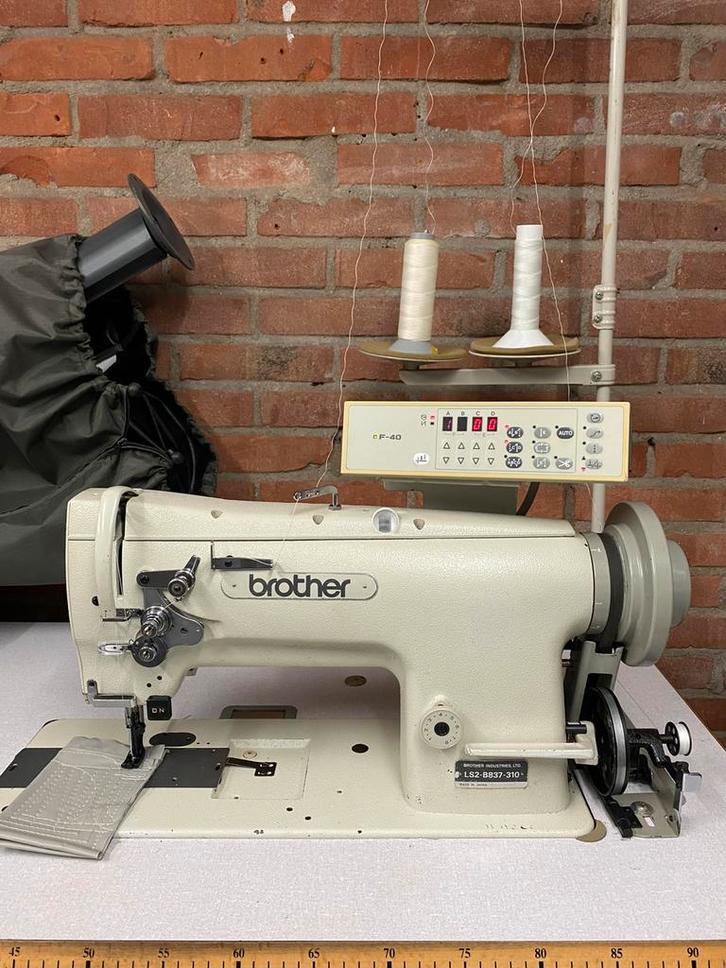 INDUSTRIE NAAIMACHINE 3 VOUDIG TRANSPORT MET STAPPENMOTOR, Hobby en Vrije tijd, Naaimachines en Toebehoren, Gebruikt, Naaimachine