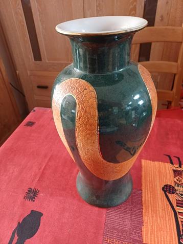 Vaas beschikbaar voor biedingen