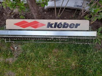 Vintage reclame metalen rekje Kleber met haakjes. beschikbaar voor biedingen