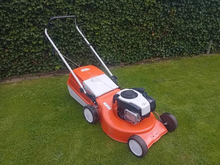 Grasmaaier stihl zelftrekker, Tuin en Terras, Grasmaaiers, Zo goed als nieuw, Benzine-grasmaaier, Cirkelmaaier, Opvangbak, Ophalen