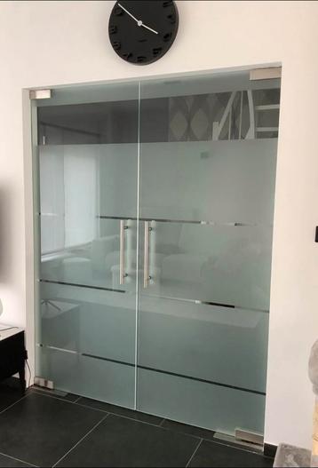Moderne Glazen Deuren met vloerpomp Nieuwstaat !!! beschikbaar voor biedingen
