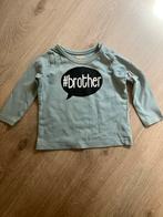 Toffe tshirt met brother print. (Staat: zie foto), Kinderen en Baby's, Babykleding | Maat 62, Ophalen of Verzenden, Gebruikt