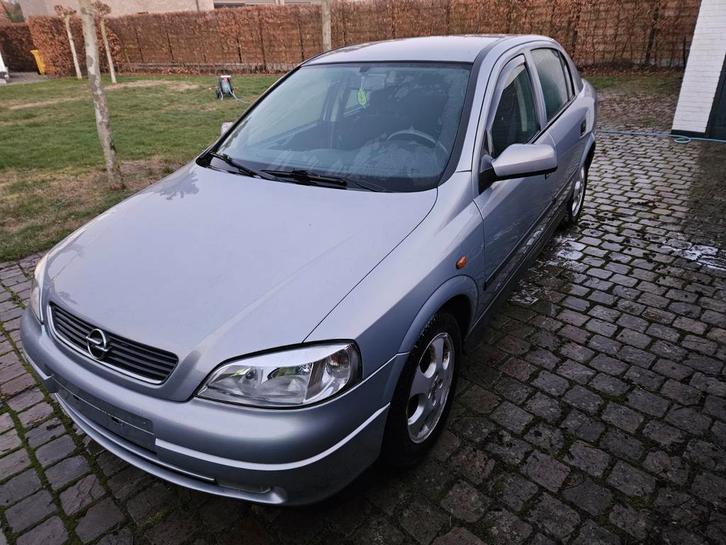 Opel Astra essence. Prêt à vous abonner ! À lire aussi !, Autos, Opel, Particulier, Astra, Airbags, Air conditionné, Ordinateur de bord