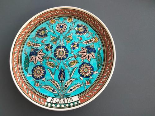 Très belle Assiette "ELHAMRA çini Kotanya " Turkey 31cm, Antiquités & Art, Antiquités | Porcelaine, Enlèvement ou Envoi