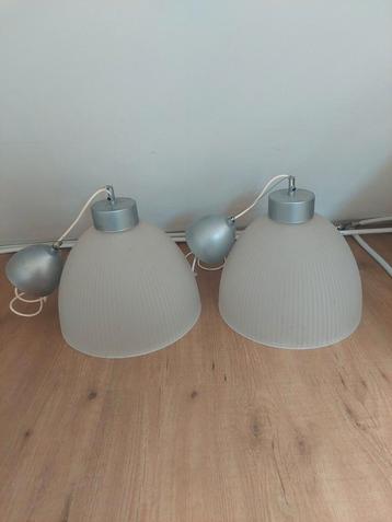 2 lampen te koop beschikbaar voor biedingen
