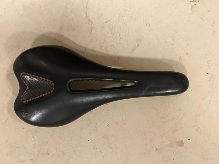 Mountainbike zadels fizik Sella italia slr bontrager syncros, Fietsen en Brommers, Fietsonderdelen, Mountainbike, Zadel, Ophalen of Verzenden