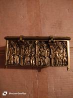 Antieke doos met motief, Enlèvement