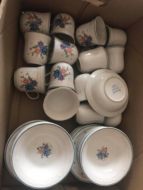 Porcelaine Provincial Bouquet 34 pièces, Antiquités & Art, Antiquités | Services (vaisselle) complet