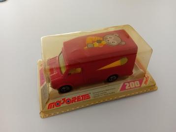 majorette beschikbaar voor biedingen