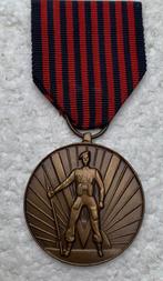 Medaille, WOII Med van de Vrijwilliger (Volontaires) 40-45, Ophalen of Verzenden, Landmacht, Lintje, Medaille of Wings