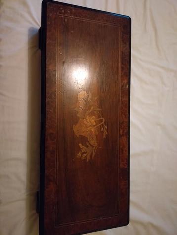 antieke muziekdoos , speeldoos beschikbaar voor biedingen