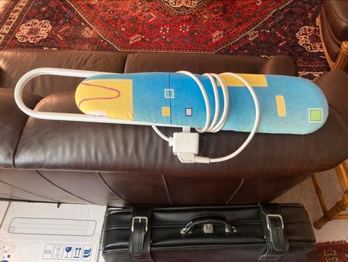 Mouwstrijkplank met elektrische aansluiting., Elektronische apparatuur, Strijkijzers en Strijkplanken, Zo goed als nieuw, Ophalen of Verzenden