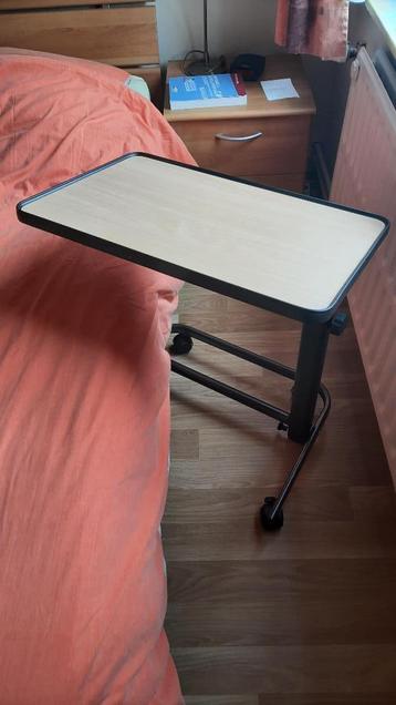 Table de lit pliante (de qualité) disponible aux enchères