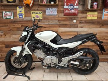 Suzuki SFV650 Gladius in Topstaat! *Keuring & Garantie* beschikbaar voor biedingen