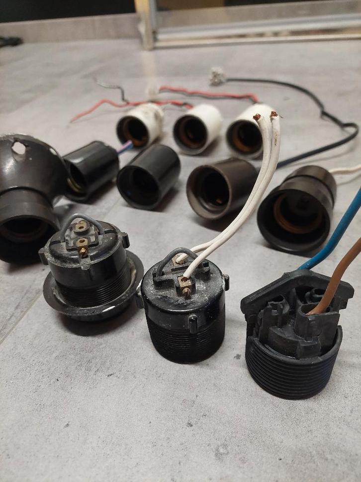 Lampenhouder - socket (11x kunststof, 5x porselein), Bricolage & Construction, Électricité & Câbles, Utilisé, Autres types, Enlèvement