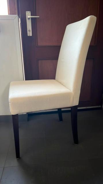 4 eetkamer stoelen  beschikbaar voor biedingen