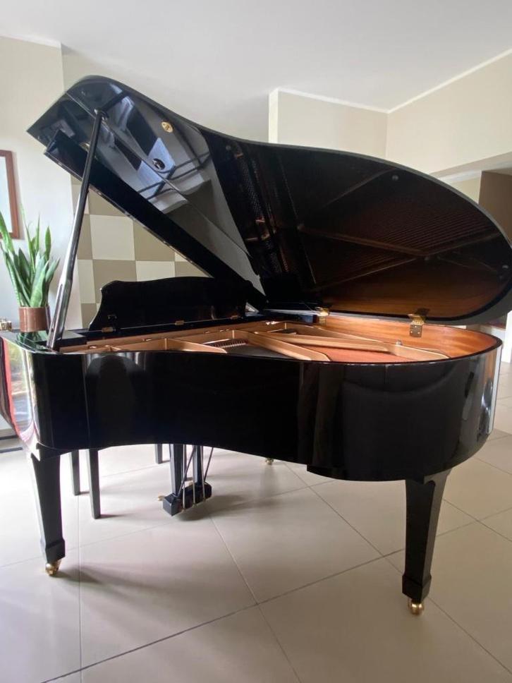 Yamaha C1 piano, Muziek en Instrumenten, Piano's, Zo goed als nieuw, Vleugel, Zwart, Ophalen