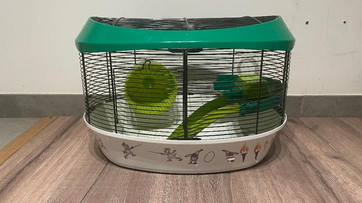 Complete hamsterkooi met toebehoren en bodembedekking, Dieren en Toebehoren, Knaagdieren en Konijnen | Toebehoren, Zo goed als nieuw