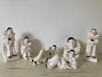 Six figurines de pierrot, clown blanc triste avec pierot en 