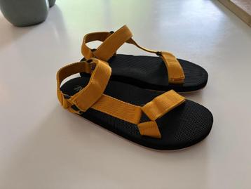 Sandalen van Zara (Maat 38-39) beschikbaar voor biedingen