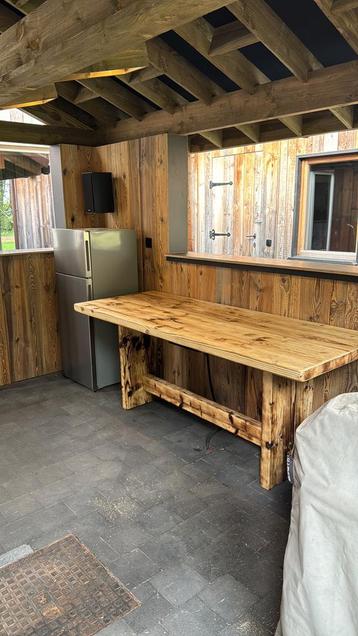 Volle houten tafel tuintafel beschikbaar voor biedingen