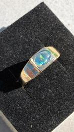 Prachtige goudkleurige ring maat 17 met Coober Pedy Opaal tr, Nieuw, Goud, Overige materialen, Met edelsteen
