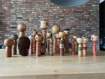 20 vintage Kokeshi poppen,  Japanse houten houtsnij werken beschikbaar voor biedingen