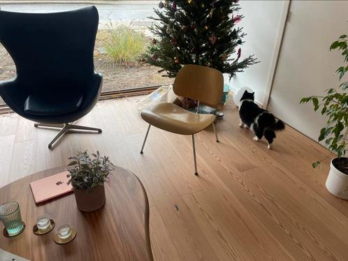 Vitra LCM Essen, Huis en Inrichting, Fauteuils, Gebruikt, Hout, Metaal, Ophalen