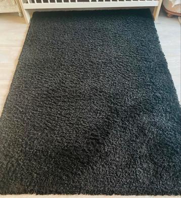 Magnifique tapis noir poils longs
