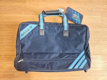 Adidas vintage tas beschikbaar voor biedingen