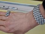 Bracelet élastique billes argentées  + bague  réglable, Bijoux, Sacs & Beauté, Utilisé, Enlèvement ou Envoi, Élastique, Argent