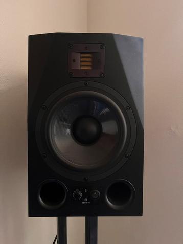 Adam A8xX, Enlèvement, Utilisé