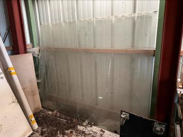 Plaat gehard glas 225 x 178cm (EN12150 tempered glass) beschikbaar voor biedingen