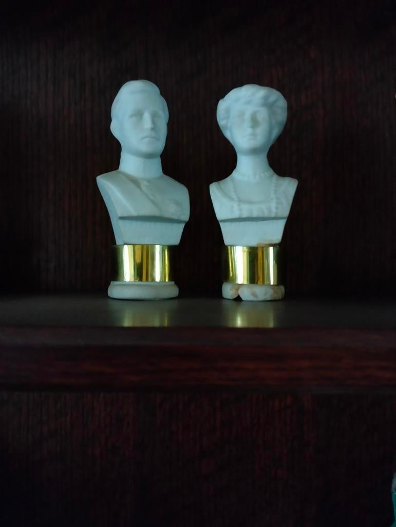 Porseleinen borstbeeldje Koning Albert l en koningin Elizabe, Antiek en Kunst, Ophalen of Verzenden