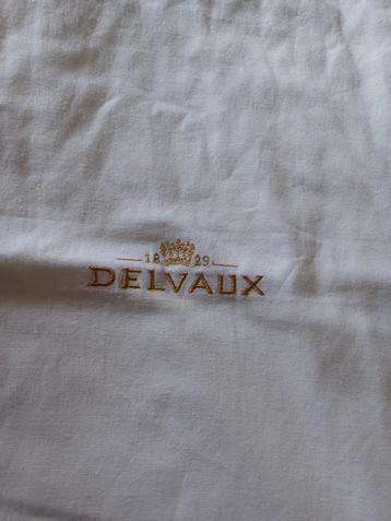 DELVAUX Zeer grote geborduurde hoes met logo beschikbaar voor biedingen