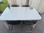 4Stoelen en Wit gelakte eettafel uittrekbaar., Ophalen, Zo goed als nieuw