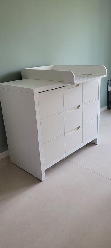 Kinderkamer met meegroeibed beschikbaar voor biedingen