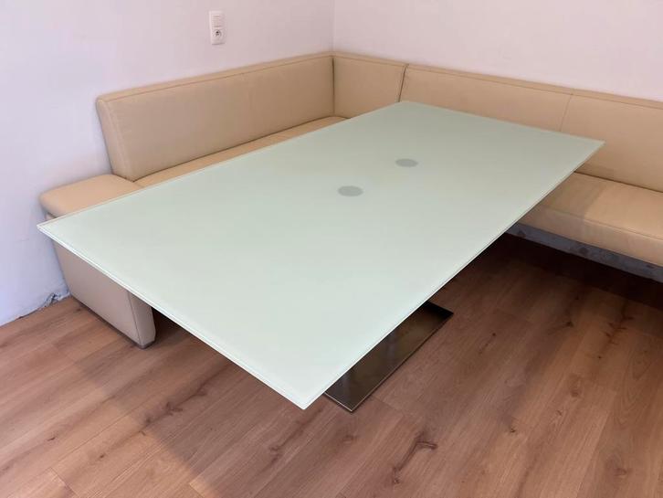 Moderne design eettafel in melkglas glas, Huis en Inrichting, Tafels | Eettafels, Zo goed als nieuw, Ophalen