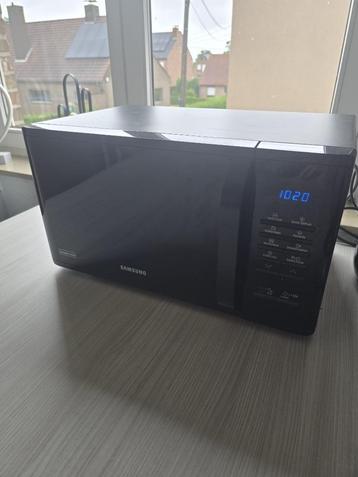 Samsung Microgolfoven 800W – Zwart, in perfecte staat beschikbaar voor biedingen