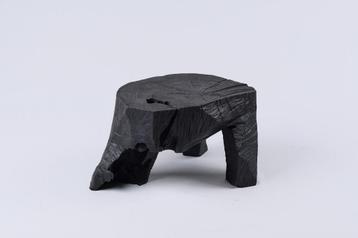Wabi sabi gebakken eiken bijzettafl - H 32 x B 40 x D 27 cm beschikbaar voor biedingen