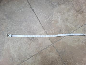 GRATIS: witte riem mt 122 - 128 (zie foto's), Enlèvement ou Envoi, Utilisé, Fille, Pantalon