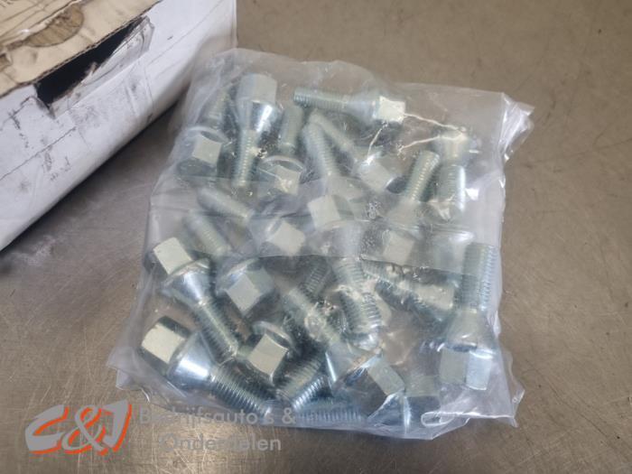 Wielbouten set van een Saab 900, Auto-onderdelen, Remmen en Aandrijving, Gebruikt, 3 maanden garantie, Ophalen of Verzenden