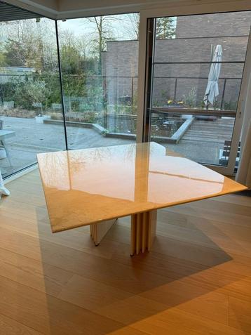 Travertin design tafel – 140 x 140 cm – originele staat beschikbaar voor biedingen